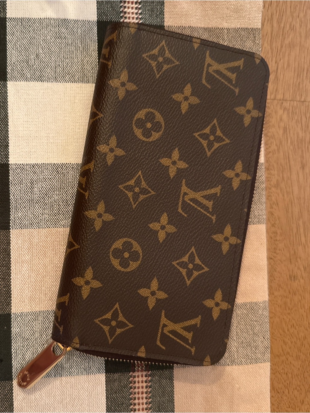 Louis Vuitton Monogram Canvas Zippy Wallet